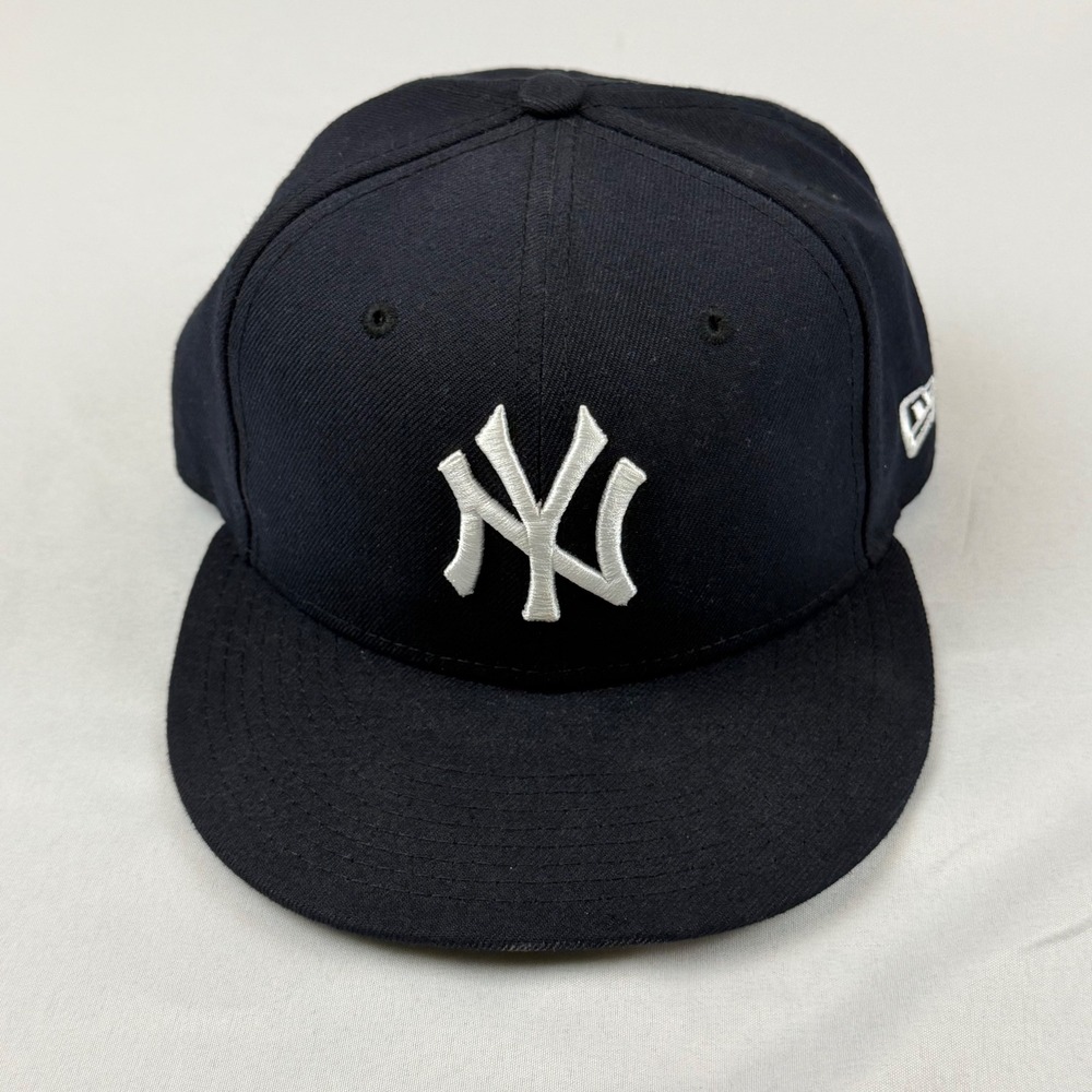New Era 59FIFTY Fitted Hat Mens 7 1/8 Navy Blue New York Yankees MLB Cap